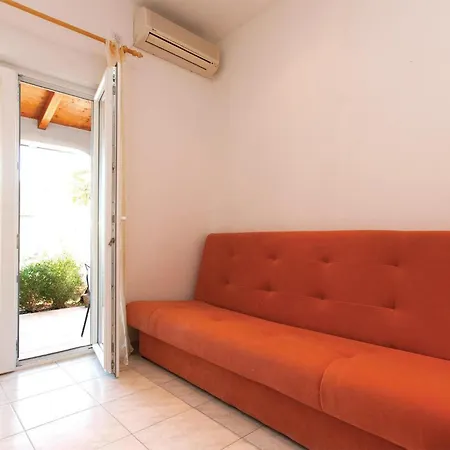 1 Bedroom Awesome In Valbandon